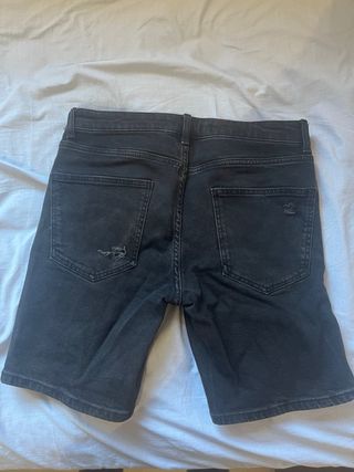 Pantalones cortos Bershka negros rotos
