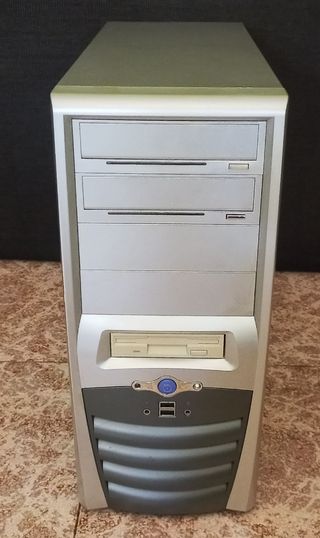 1x Torre de PC + 1x Disquetera (Sony)