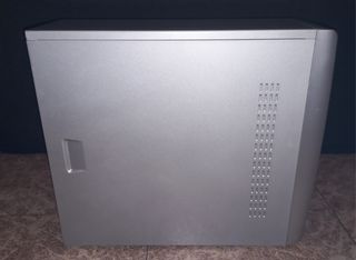 1x Torre de PC + 1x Disquetera (Sony)