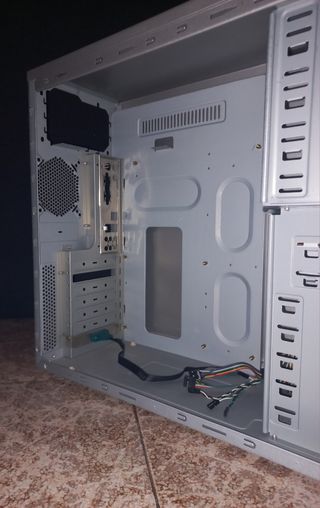1x Torre de PC + 1x Disquetera (Sony)