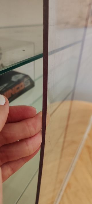 Vitrina expositora de madera y cristal