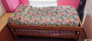 Mesa escritorio y cama nido. Colchones incluidos
