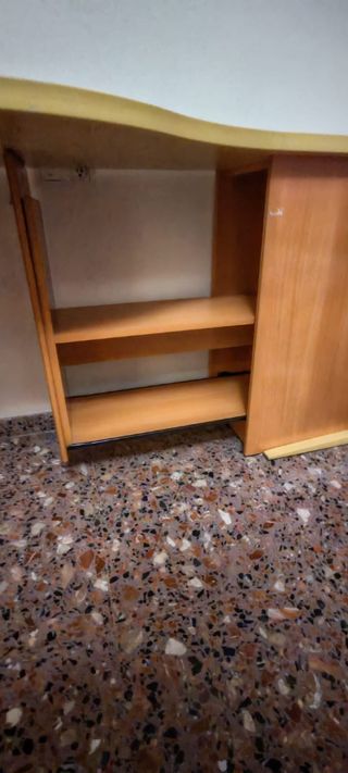 Mesa escritorio y cama nido. Colchones incluidos