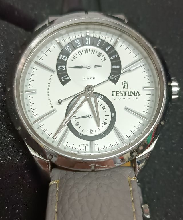 Orologio Festina multifunzione in argento e bianco