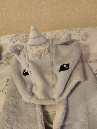 Bata Oisho S Gris Capucha Unicornio