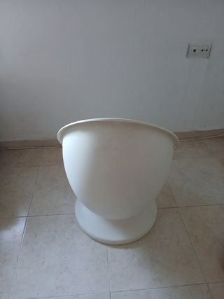 URGE VENDER,REBAJADO Sillón giratorio blanco y roj