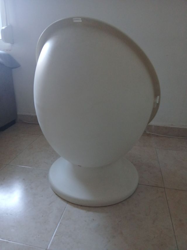 URGE VENDER,REBAJADO Sillón giratorio blanco y roj