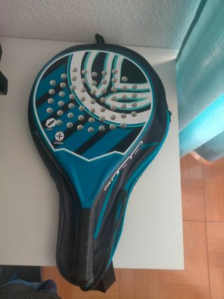 Raqueta pádel niño Artengo, con funda y pelotas.