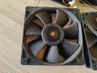 4 Ventiladores Delta AFB1212H 120mm 83CFM