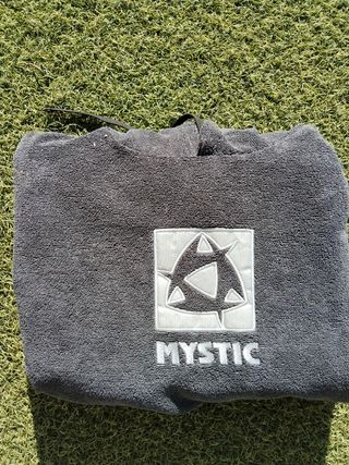 Poncho Mystic Gris Talla Única