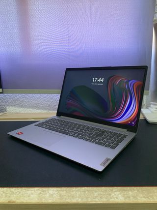Portátil Lenovo 16' Ryzen 5 512GB SSD 16GB RAM