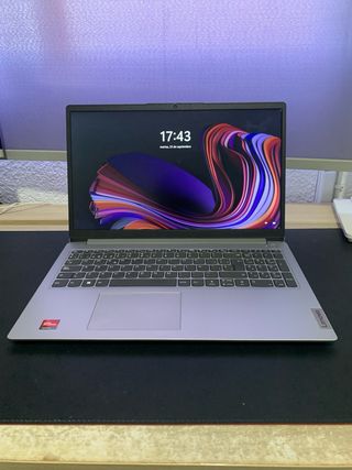 Portátil Lenovo 16' Ryzen 5 512GB SSD 16GB RAM