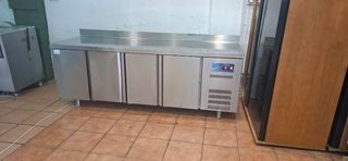 Bajo mostrador frigorífico 4 puertas coreco