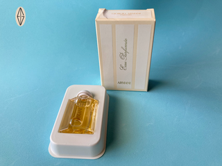 Miniatura fragancia EAU PARFUME, de Giorgio Armani