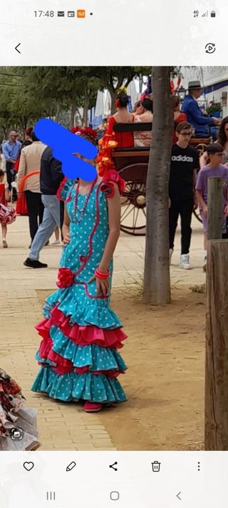Traje de flamenca verde turquesa, detalles fucsia