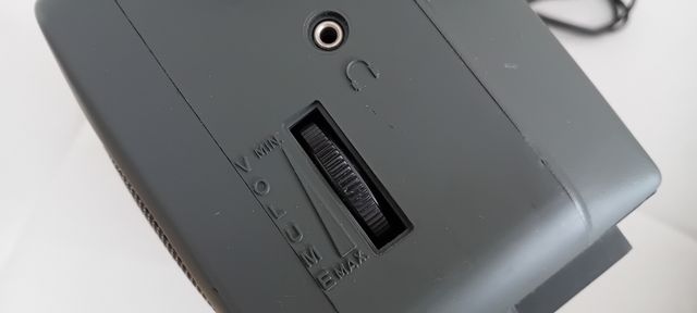 Radio Cassette Portátil Nevir