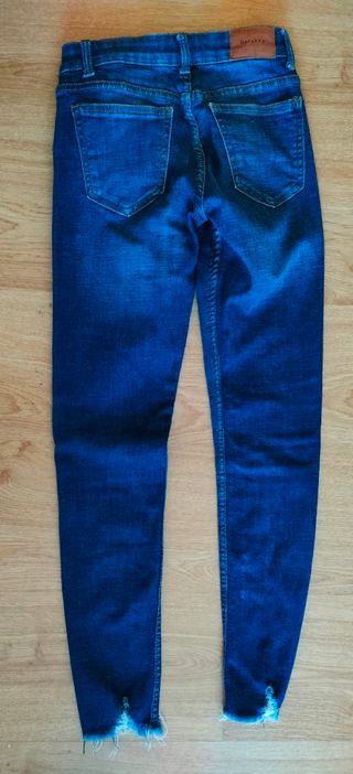 Pantalón vaquero Bershka azul desgastado