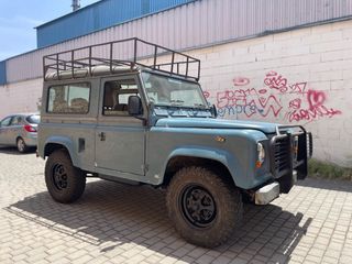 Land Rover Defender 1985