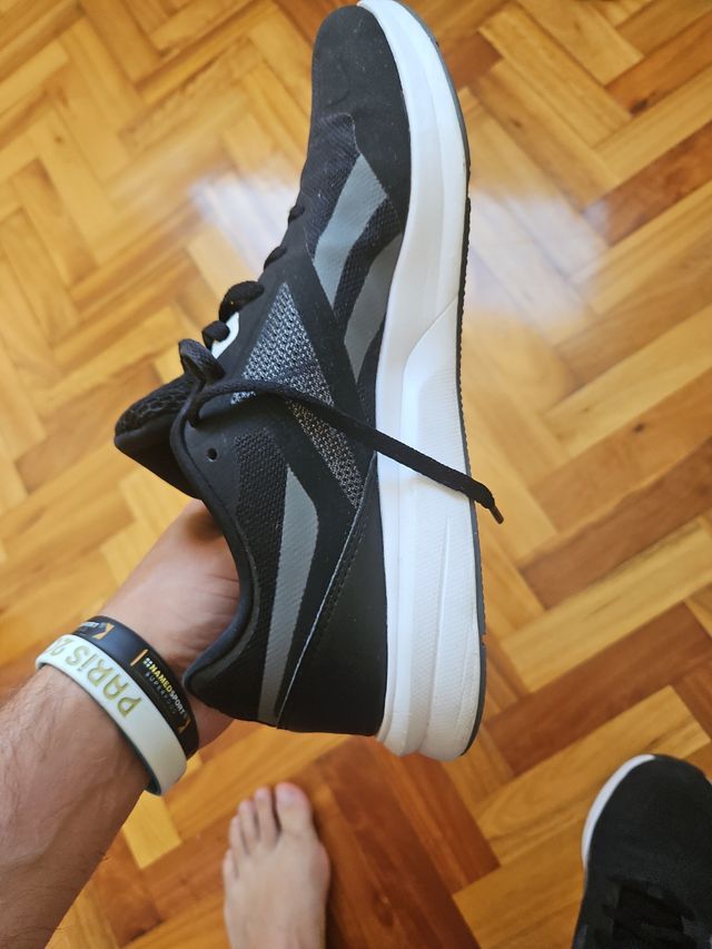 Zapatillas Reebok Memory Tech Negro/Gris.