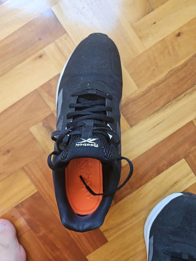 Zapatillas Reebok Memory Tech Negro/Gris.