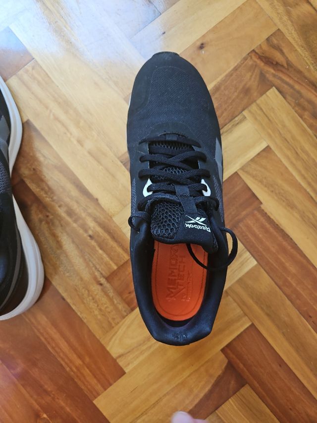 Zapatillas Reebok Memory Tech Negro/Gris.