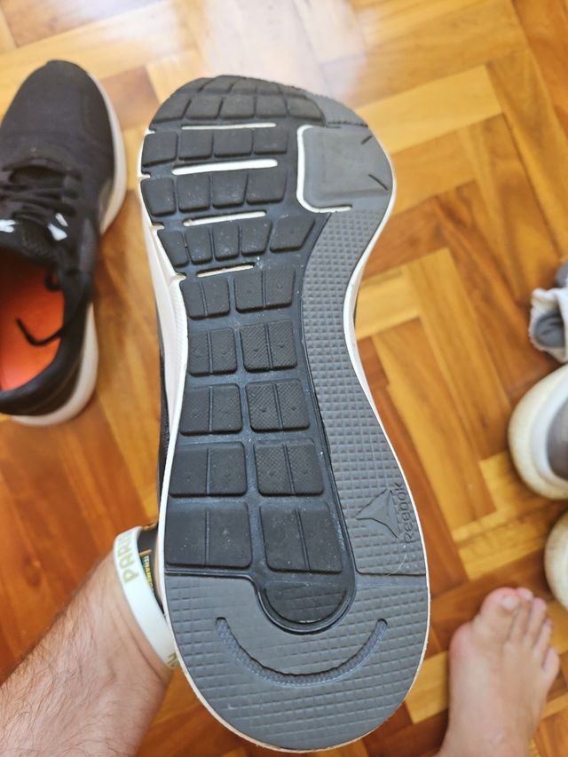 Zapatillas Reebok Memory Tech Negro/Gris.