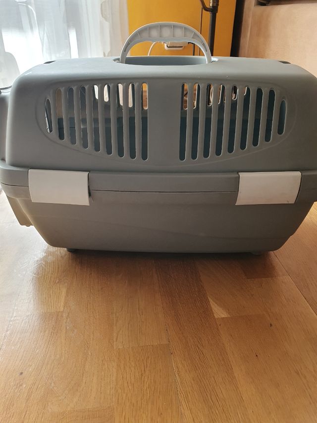 Transportín para mascotas gris y blanco