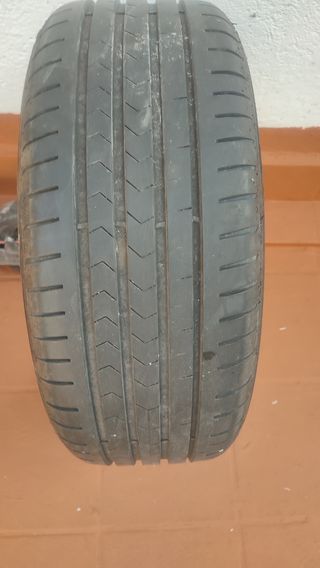 Neumático 215/45/17