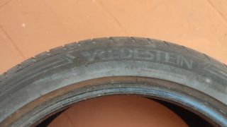 Neumático 215/45/17