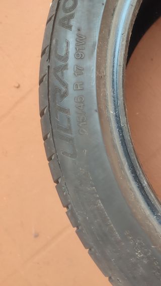 Neumático 215/45/17
