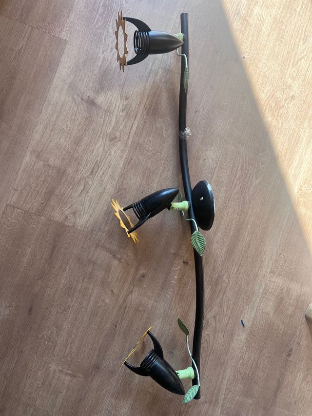 Candeeiro de teto com design de girassol