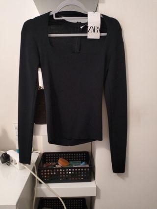 Zara Top Negro Manga Larga.es muy pegada 