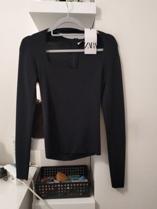 Zara Top Negro Manga Larga.es muy pegada 