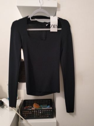 Zara Top Negro Manga Larga.es muy pegada 