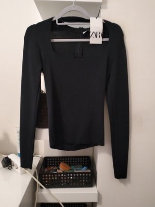 Zara Top Negro Manga Larga.es muy pegada 