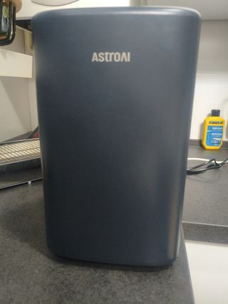 Nevera portátil AstroAI 6L. Enfría y calienta.