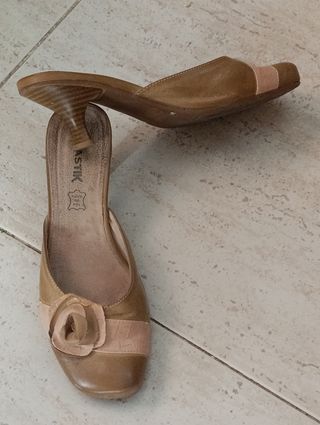 2 pares de zapatos talla 40