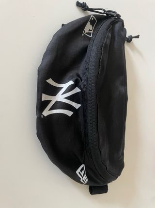 Riñonera New York Yankees Negra