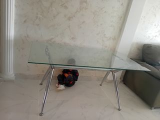 Mesa de cristal y metal