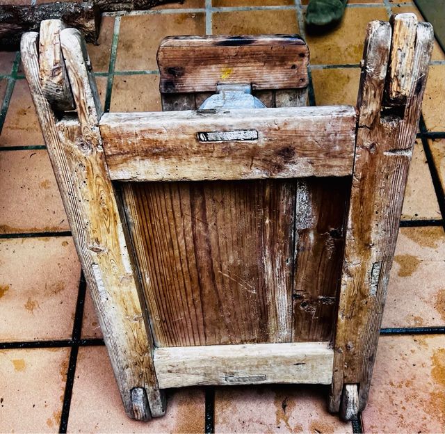 Taca-taca antiguo de madera