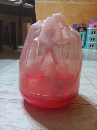 Muñeca voladora con alas