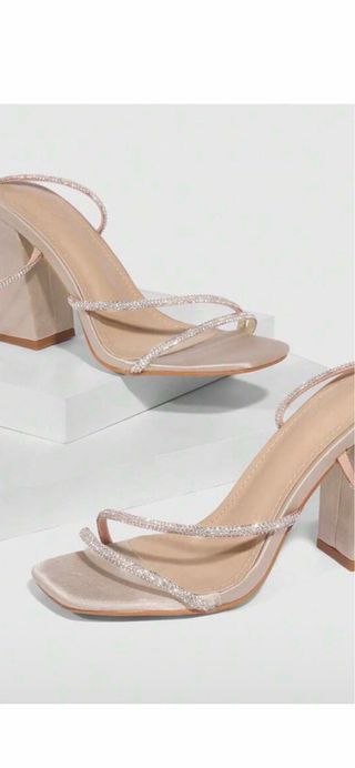 Sandalias de tacón con tiras brillantes