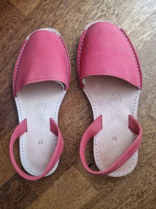 Albarcas de piel nubuck color rojo, talla 38