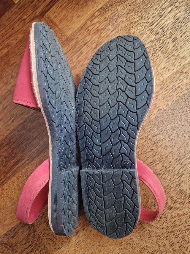 Albarcas de piel nubuck color rojo, talla 38