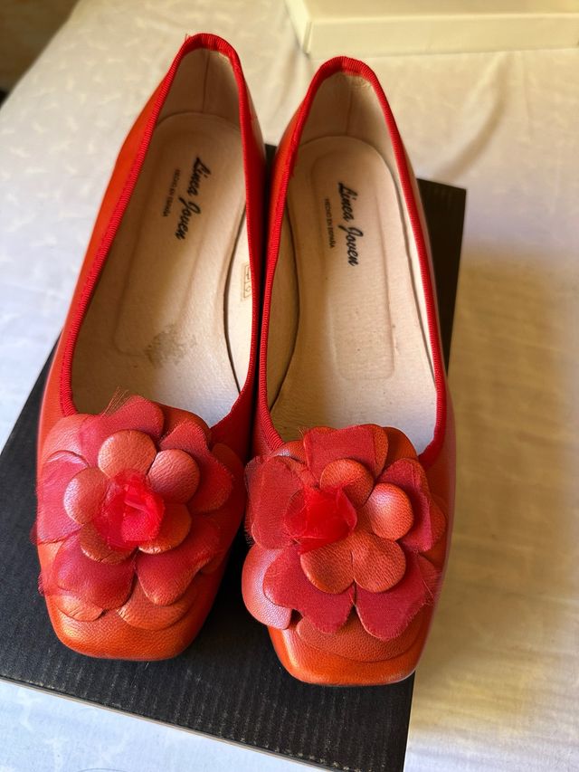 Bailarinas rojas Línea Joven talla 38 con flor