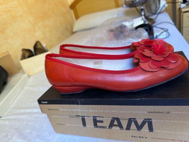Bailarinas rojas Línea Joven talla 38 con flor