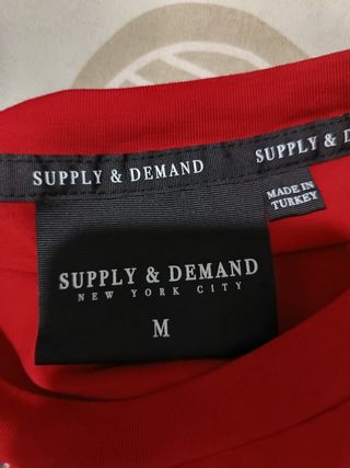 Camiseta Supply & Demand Roja