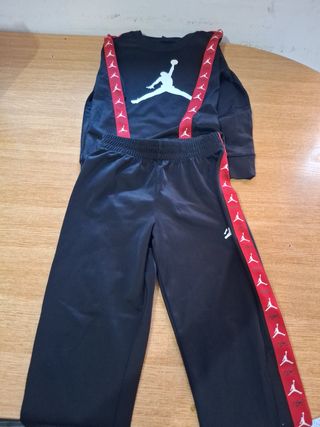 Conjunto Chándal Jordan Niño Negro y rojo, 