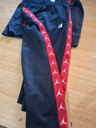 Conjunto Chándal Jordan Niño Negro y rojo, 