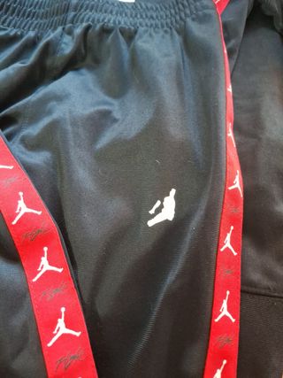 Conjunto Chándal Jordan Niño Negro y rojo, 
